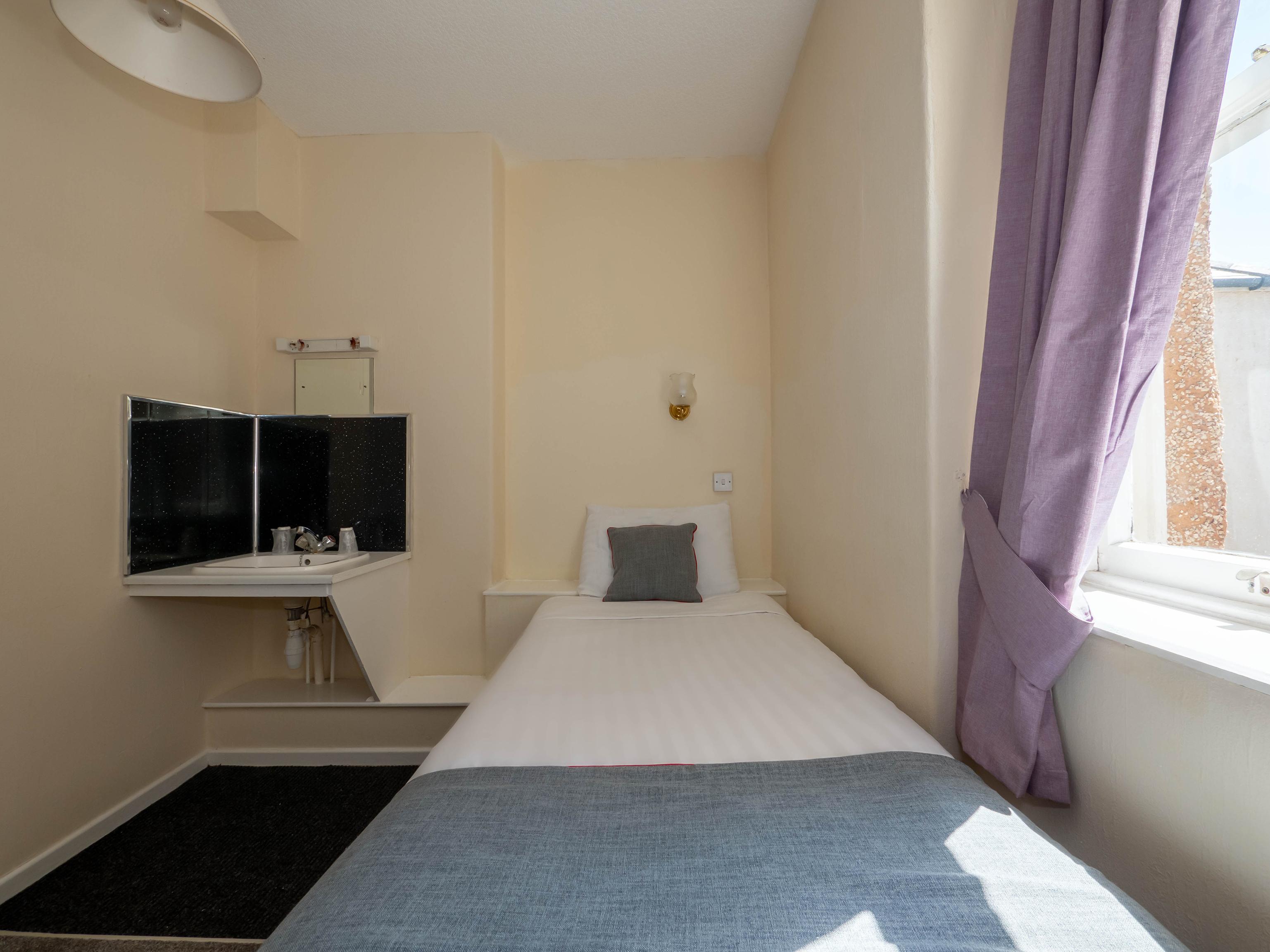 Whitehouse Hotel 3*